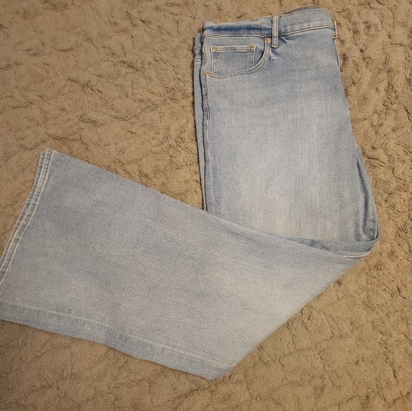 Express Mid Rise Light Wash '70s Flare Jeans, size 18 - Picture 2 of 6